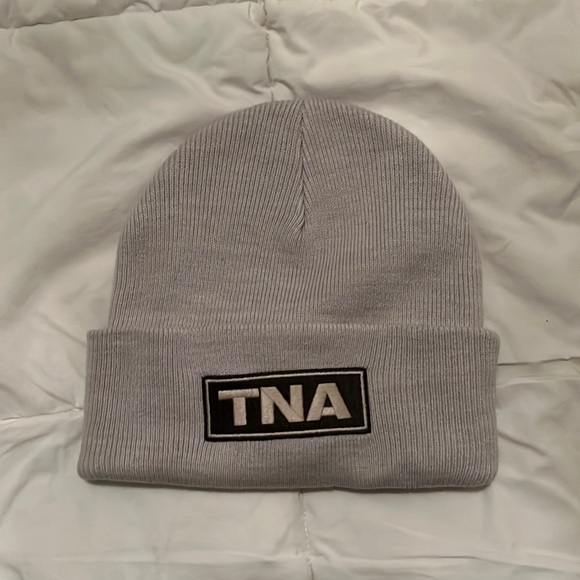 ARITZIA TNA BEANIE - Picture 1 of 1